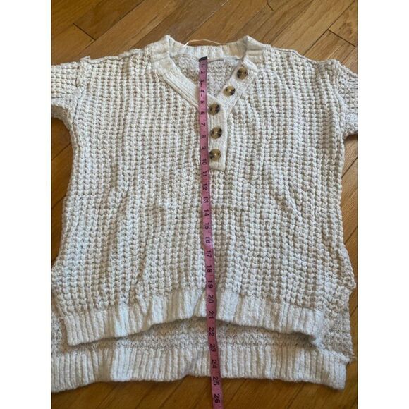 Free People Cozy Cream Knit Button-Front v-neck Sweater With high low Hem sz XS - Picture 6 of 9